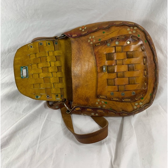 Vintage tan brown leather hand tooled semi structured shoulder bag with flowers - Picture 10 of 15